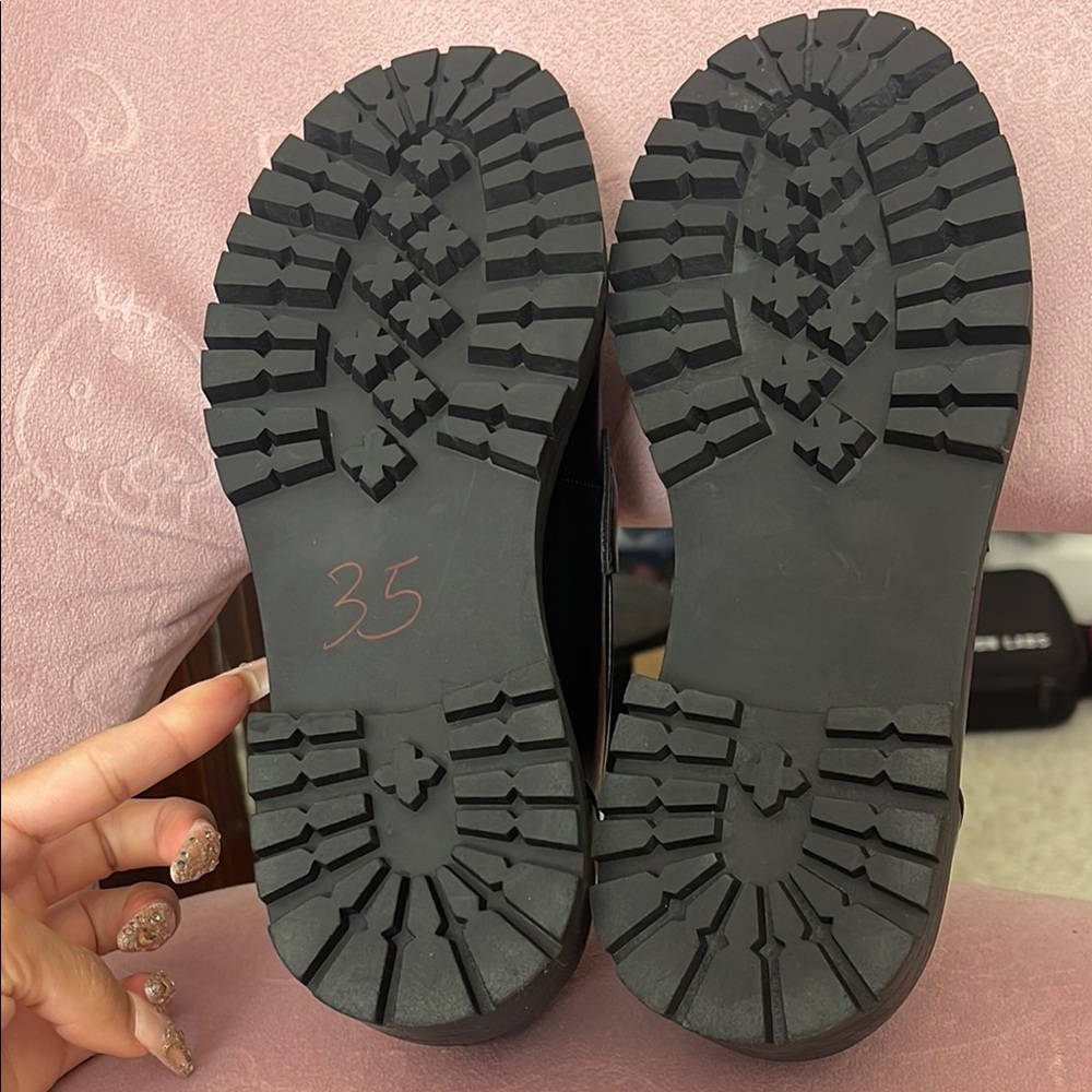 Stylish Black Loafers by Steve Madden - Picture 4 of 4